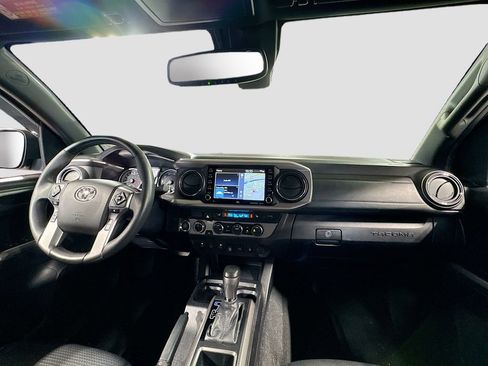 Used 2022 Toyota Tacoma Limited image 12
