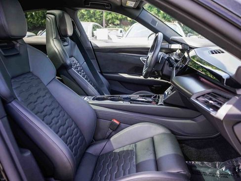 Used 2022 Audi e-tron GT Prestige w/ Prestige Package image 16