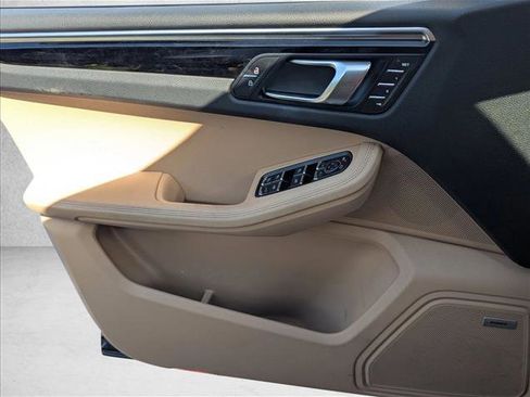 Used 2020 Porsche Macan image 8