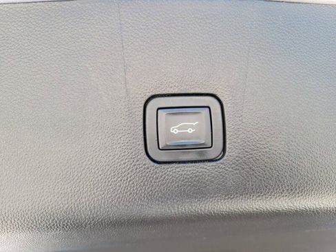 Used 2019 Chevrolet Traverse LT w/ LPO, Floor Liner Package FWD image 7