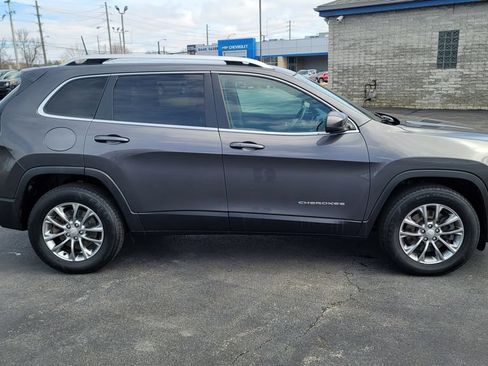 Used 2019 Jeep Cherokee Latitude Plus w/ Cold Weather Group AWD/4WD image 14