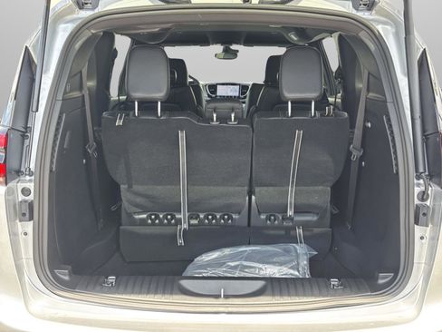 New 2026 Chrysler Pacifica Select image 8