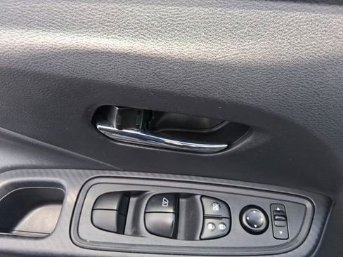 Used 2025 Nissan Versa SV FWD image 16