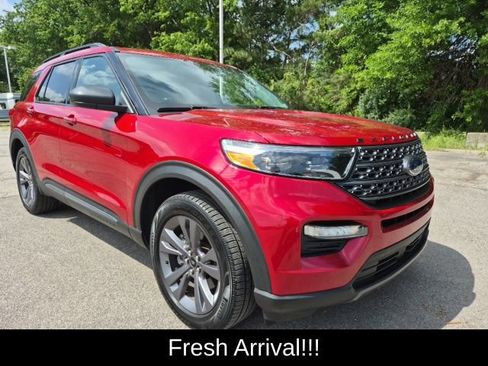 Used 2021 Ford Explorer XLT w/ Equipment Group 202A AWD/4WD image 6