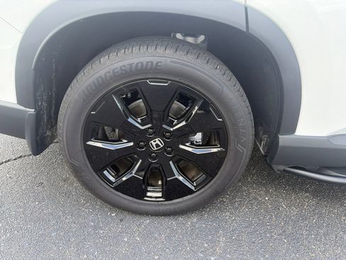 Certified 2026 Honda Pilot Black Edition image 10