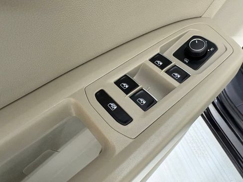 Used 2019 Volkswagen Atlas SE FWD image 23