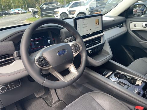 New 2025 Ford Explorer Active image 17