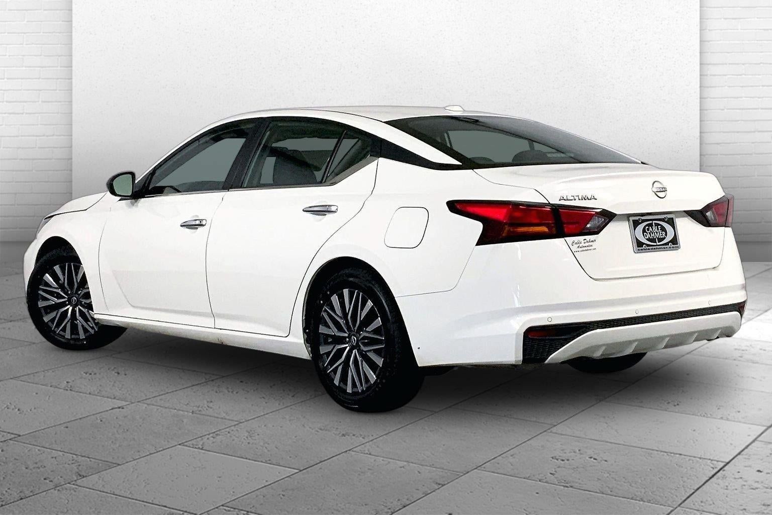 Used 2025 Nissan Altima 2.5 SV FWD image 27