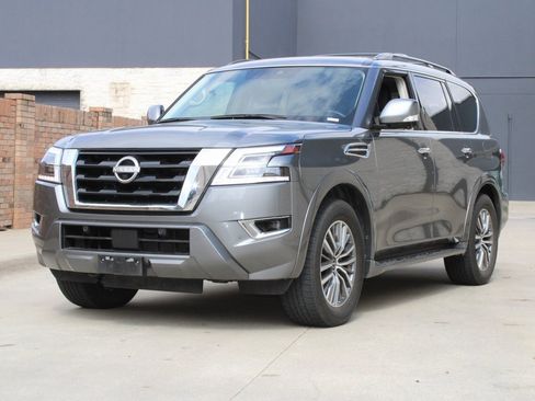 Used 2023 Nissan Armada SL w/ Captain's Chairs Package image 2