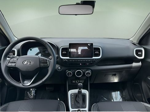 Used 2024 Hyundai Venue Limited image 11