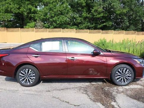 Certified 2025 Nissan Altima 2.5 SV w/ SV Premium Package AWD/4WD image 5