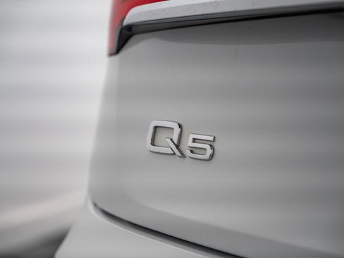 Used 2022 Audi Q5 2.0T Premium w/ Convenience Package image 9