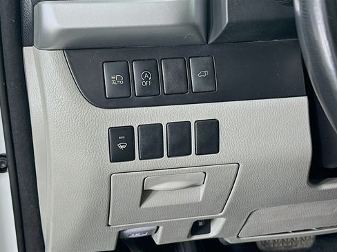 Used 2018 Toyota Highlander XLE AWD/4WD image 17