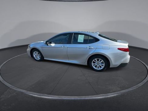 Used 2025 Toyota Camry LE image 11
