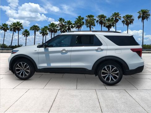 Used 2023 Ford Explorer ST-Line w/ Class IV Trailer Tow Package RWD image 4