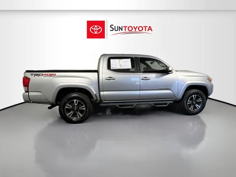 Used 2017 Toyota Tacoma TRD Sport w/ Tow Package (A/T) AWD/4WD image 2