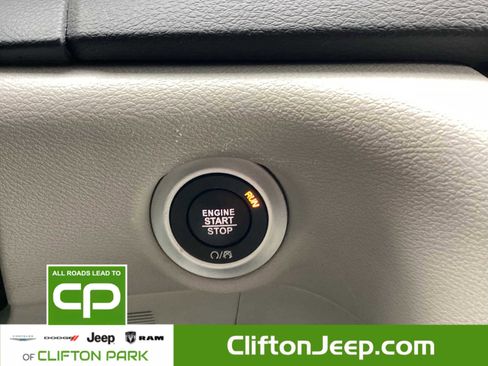 Certified 2024 Chrysler Pacifica Touring-L image 22