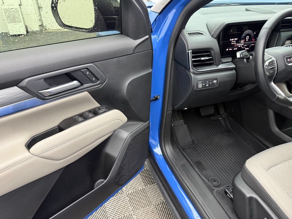 Used 2025 GMC Terrain Elevation AWD/4WD image 16