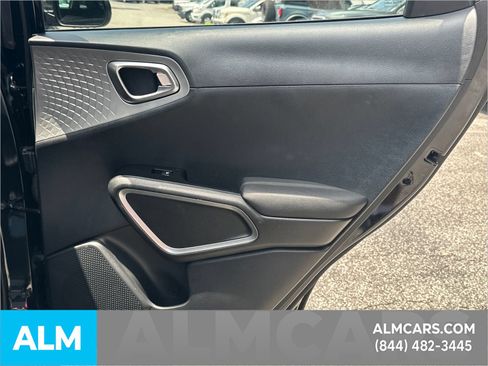 Used 2025 Kia Soul LX w/ LX Technology Package FWD image 18