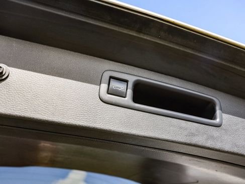 Used 2023 Toyota Highlander LE FWD image 27