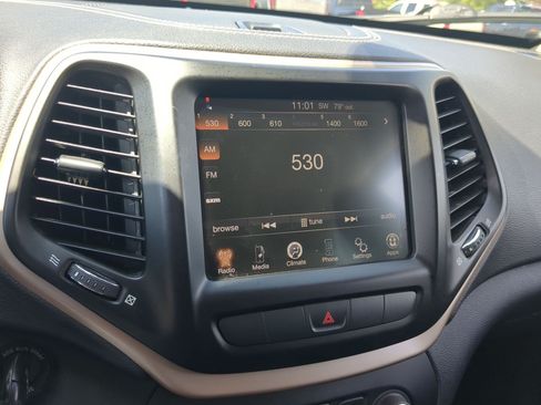 Used 2015 Jeep Cherokee Latitude FWD image 15