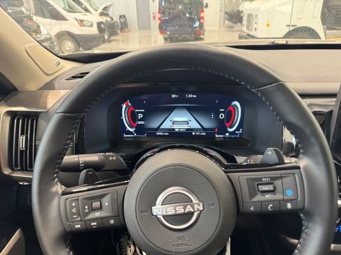 Used 2025 Nissan Pathfinder Platinum AWD/4WD image 17