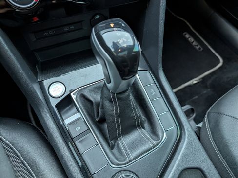 Used 2023 Volkswagen Taos SE w/ Panoramic Sunroof Package image 31