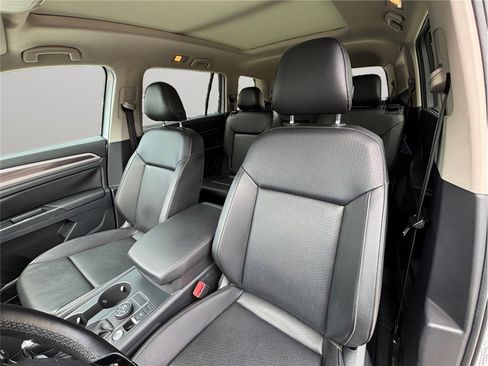 Used 2019 Volkswagen Atlas SE w/ Towing Package image 18
