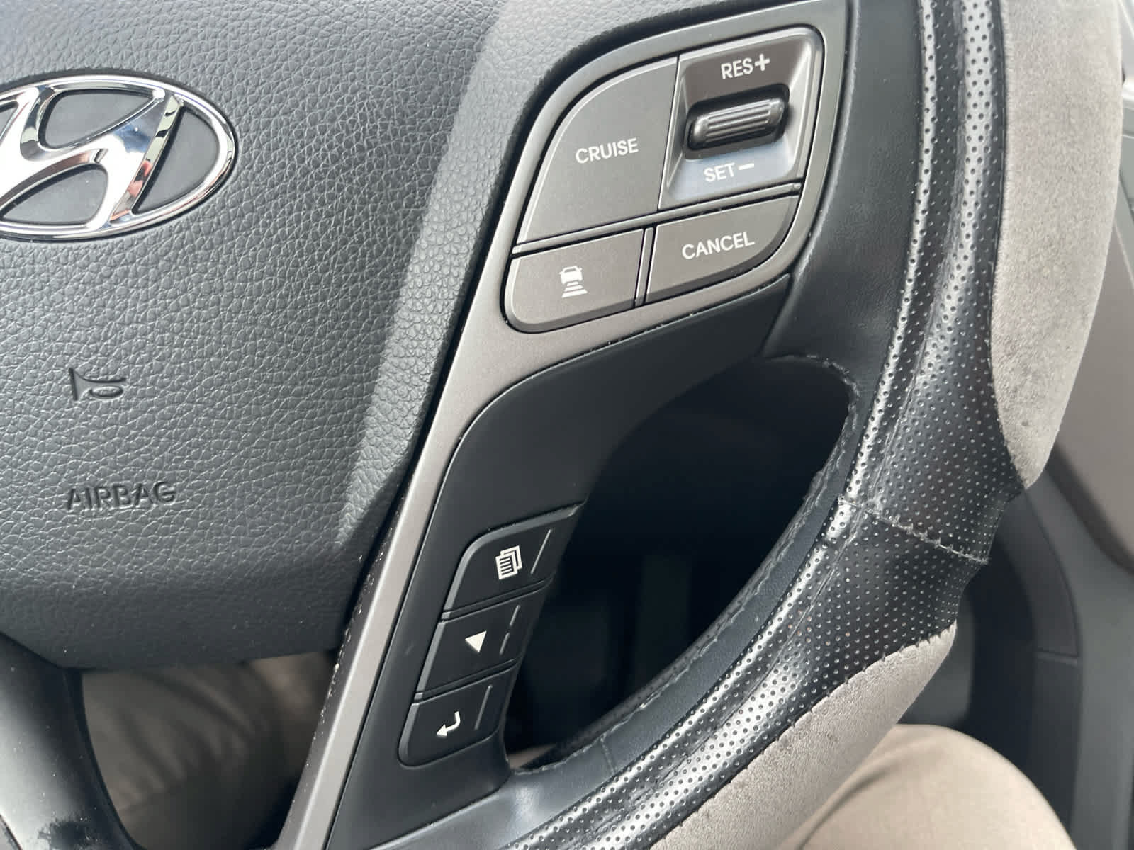 Used 2017 Hyundai Santa Fe Limited AWD/4WD image 21