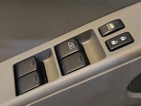 Used 2018 Nissan Frontier SV image 27