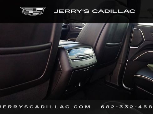 Used 2023 Cadillac Escalade Premium Luxury AWD/4WD image 25