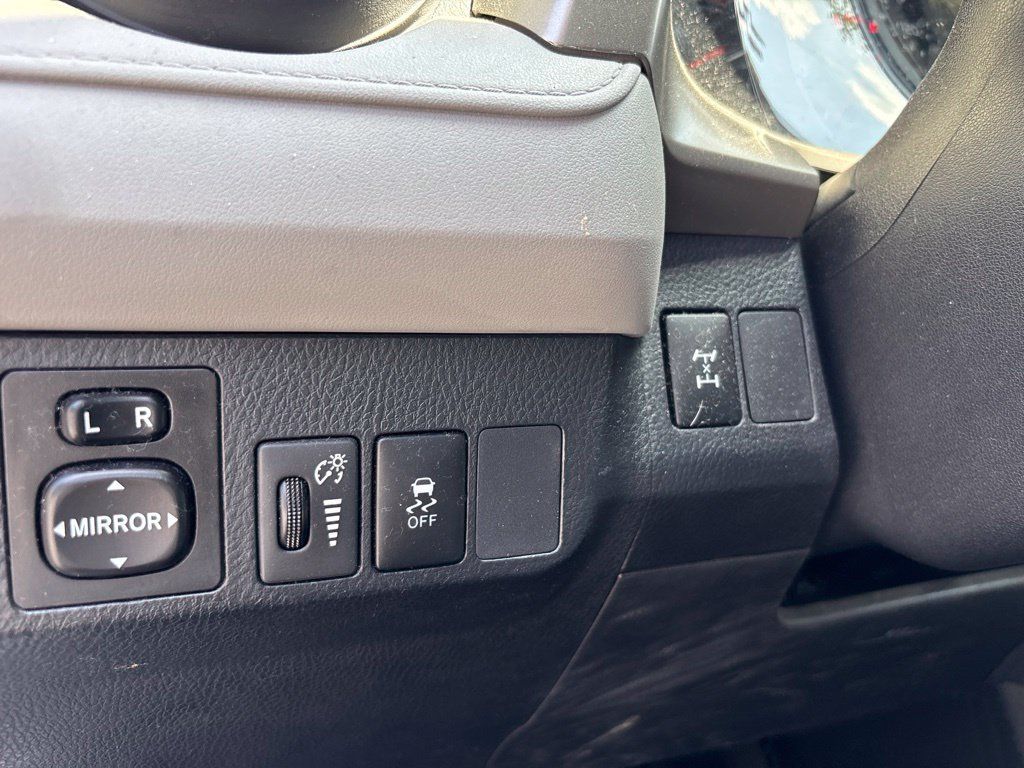 Used 2013 Toyota RAV4 LE AWD/4WD image 16