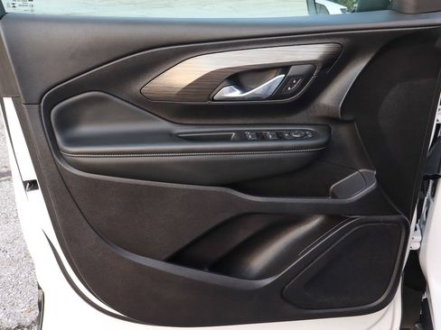 Used 2024 GMC Terrain SLE image 13