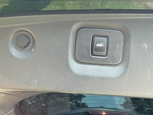 Used 2018 Nissan Pathfinder SL AWD/4WD image 11