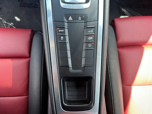 Certified 2022 Porsche 718 Cayman S RWD image 27