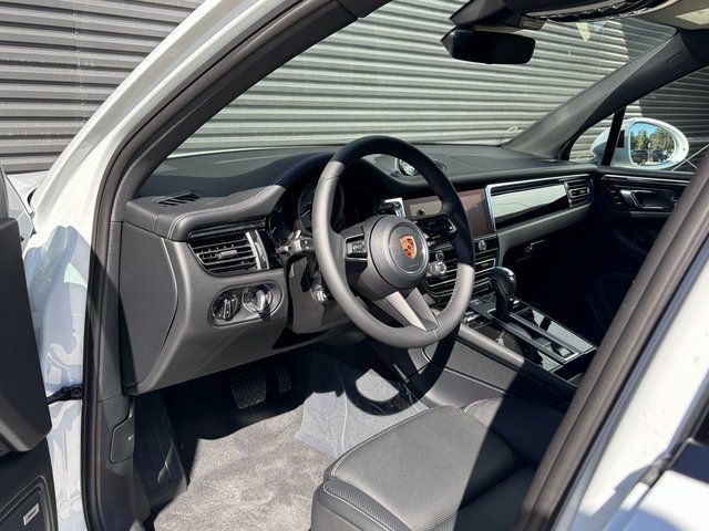 Certified 2026 Porsche Macan S AWD/4WD image 4