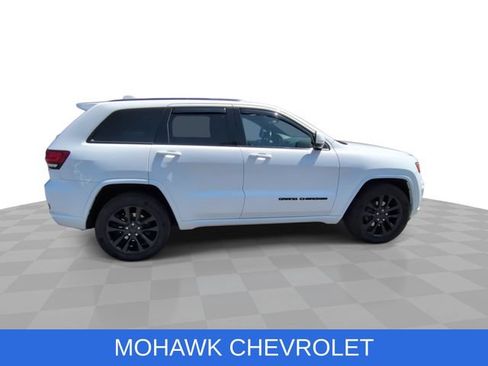 Used 2019 Jeep Grand Cherokee Altitude AWD/4WD image 9