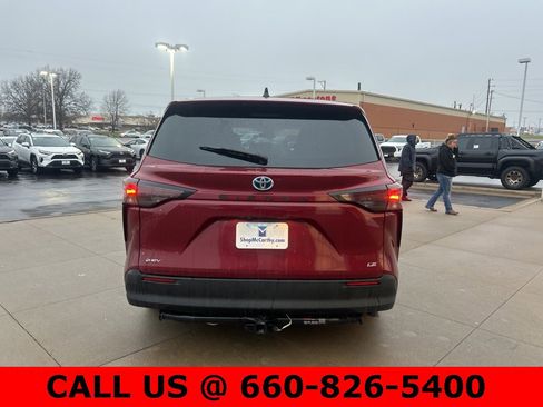 Certified 2025 Toyota Sienna LE image 5