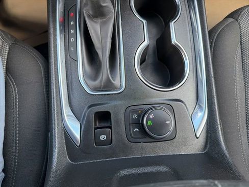 Used 2023 Chevrolet Traverse LT image 25