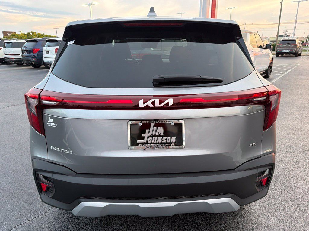 Used 2026 Kia Seltos LX AWD/4WD image 4