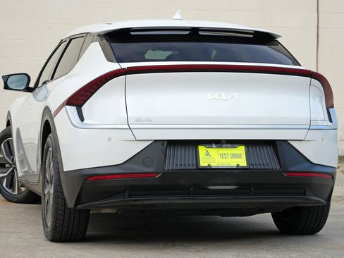 Used 2024 Kia EV6 Light RWD image 5