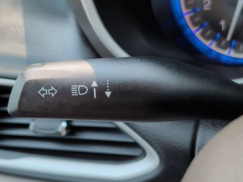 Used 2023 Chrysler Voyager LX FWD image 44