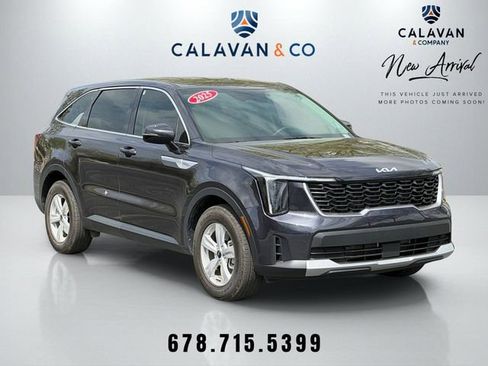 Certified 2025 Kia Sorento LX FWD image 1