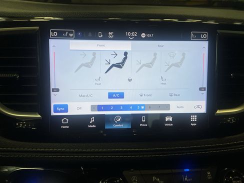 Used 2023 Chrysler Pacifica Touring-L FWD image 22