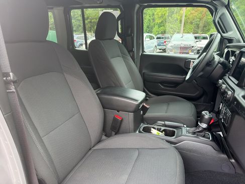 Used 2023 Jeep Wrangler Unlimited w/ Sun & Screen Package AWD/4WD image 25