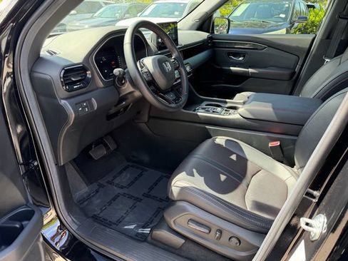 Used 2025 Honda Pilot Black Edition image 12