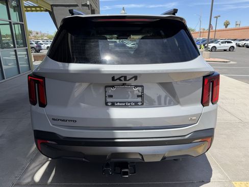 Used 2025 Kia Sorento SX AWD/4WD image 13