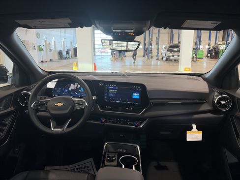 New 2026 Chevrolet Equinox LT w/ Convenience Package II image 12