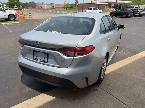 Used 2024 Toyota Corolla LE FWD image 7