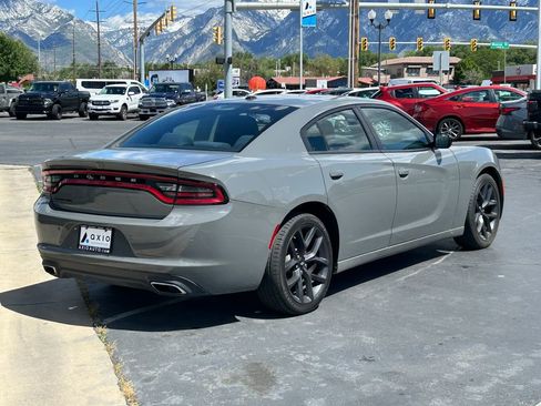 Used 2019 Dodge Charger SXT w/ Blacktop Package RWD image 4